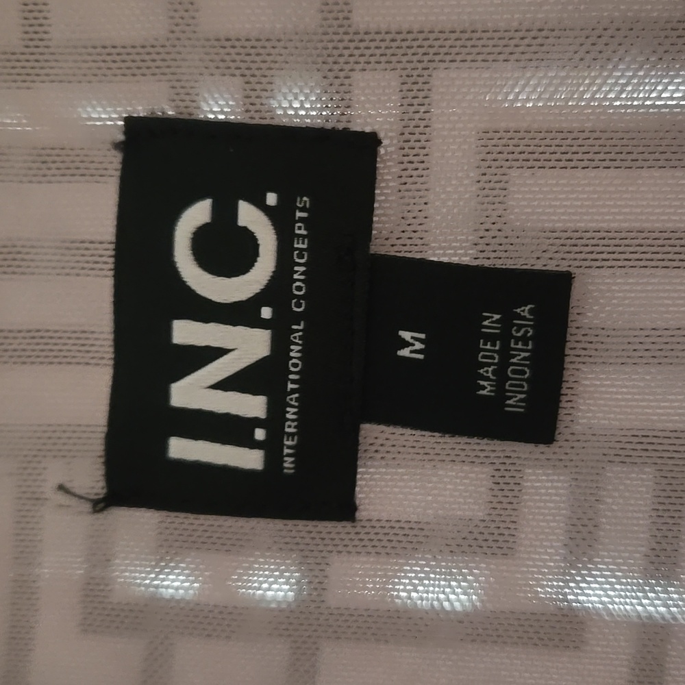 INC International Concepts Black and White Geometric Top NWOT - Picture 2 of 3